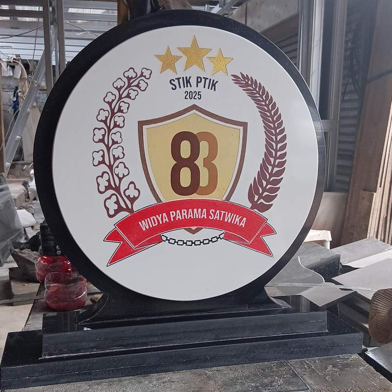 Proses Pengukiran Batu